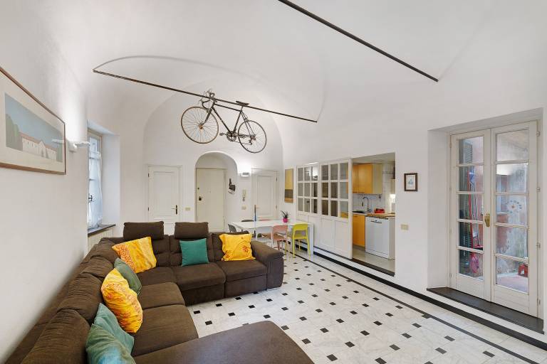 Apartment 'Casa Meloria' with Balcony, Wi-Fi and Air Conditioning in Finale Ligure
