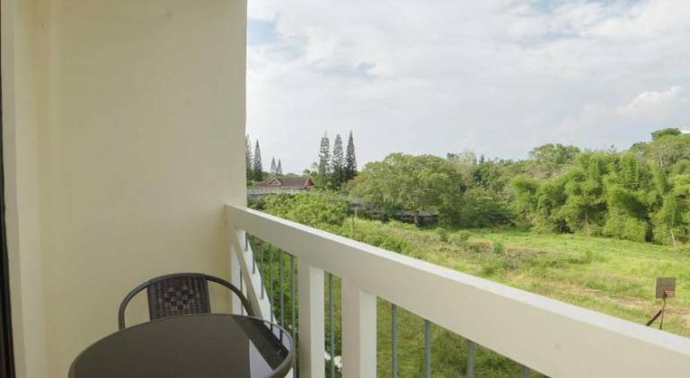 Apartment with terrace, pool & yard | Dogs allowed — photo 5