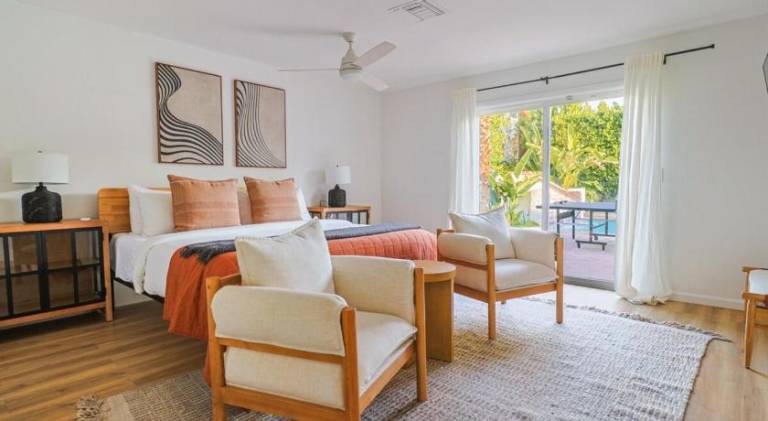 The Pink House - Palm Springs Gem with Private Pool & BBQ — photo 2