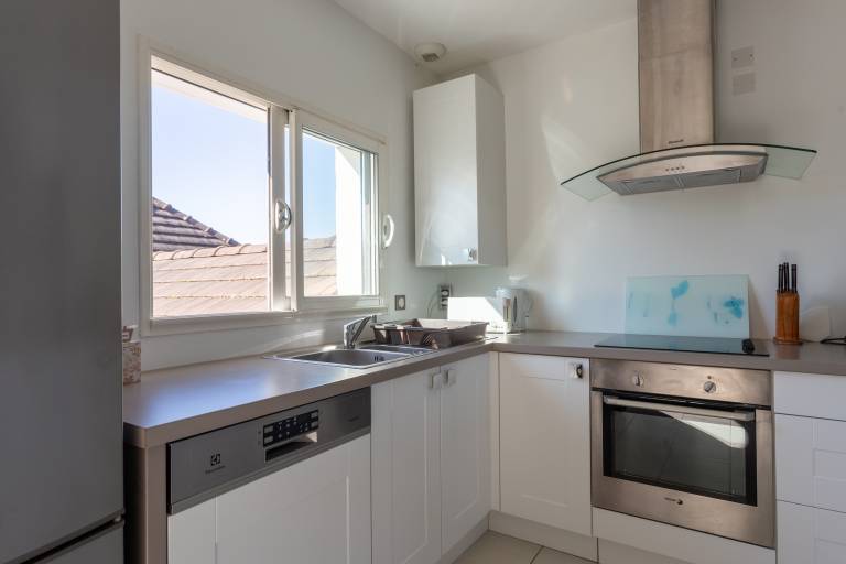 Family-oriented holiday apartment with fast internet & terrace | City view | Pets are welcome — photo 5