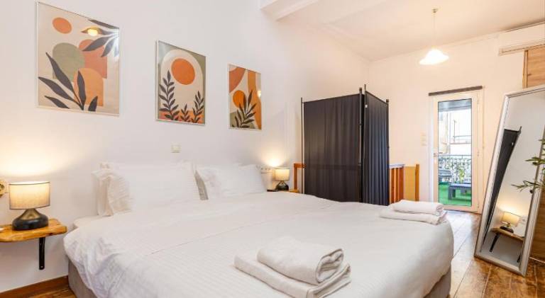 Sea & City - Luxury Maisonette Steps from the Beach with Private Terrace — photo 2