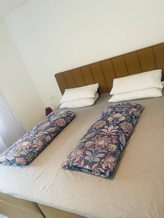 Ferienwohnung mit Hund in Lottstetten, Freiburg für max. 5 Gäste Ferienwohnung mit Hund in Lottstetten, Freiburg für max. 5 Gäste