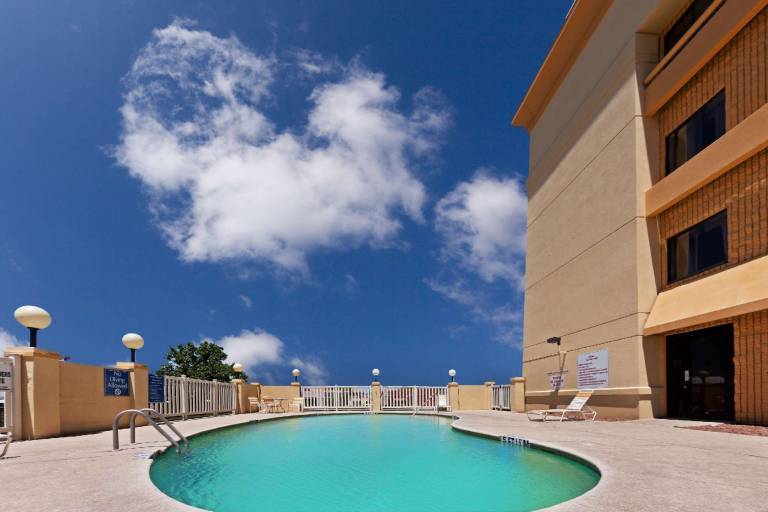 La Quinta Inn & Suites by Wyndham El Paso West Bartlett — photo 2