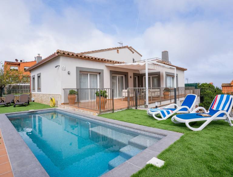 Villa with garden, grill & private pool — photo 4
