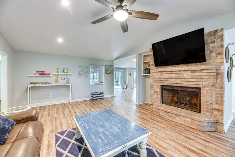 4 Mi to Beach: Gem w/ Private Pool in Rockport — photo 5