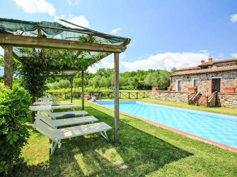 Vacation home with yard, terrace & jacuzzi — photo 2