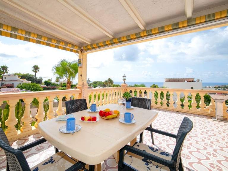 Vacation home with terrace, private pool & yard | Sea view | Beach nearby | Pets allowed — photo 2