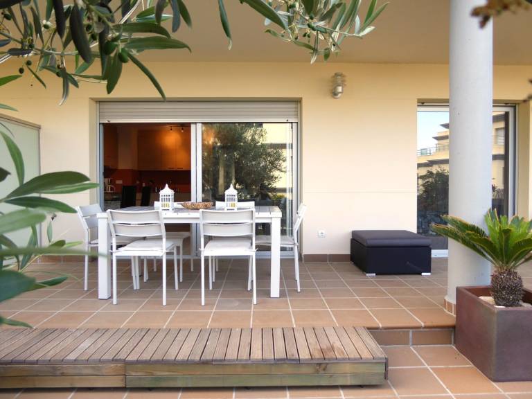 Modern Apartment with Pool, Garden & WiFi - 400m from Beach — photo 3