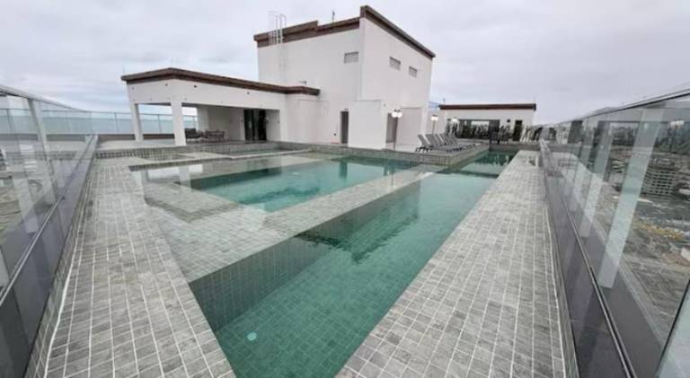 Serviced apartment with patio, pool & grill — photo 3