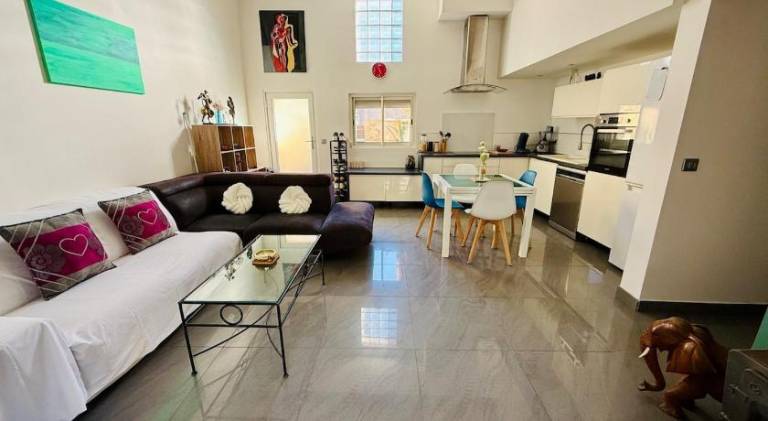 Vacation home with patio in Sète