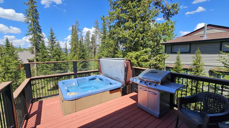 Cozy Mountain Getaway with Hot Tub, Spacious Deck & All-Season Fun Awaits! — photo 2