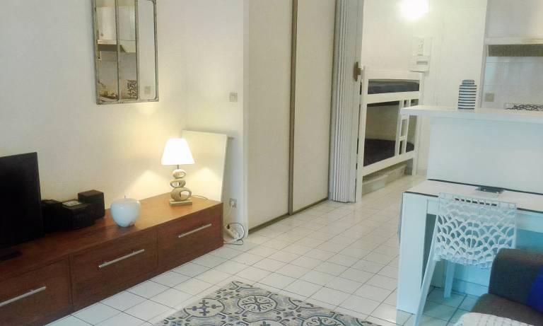 Family-friendly studio with patio | Sea view | Beach nearby | Pets are welcome — photo 5