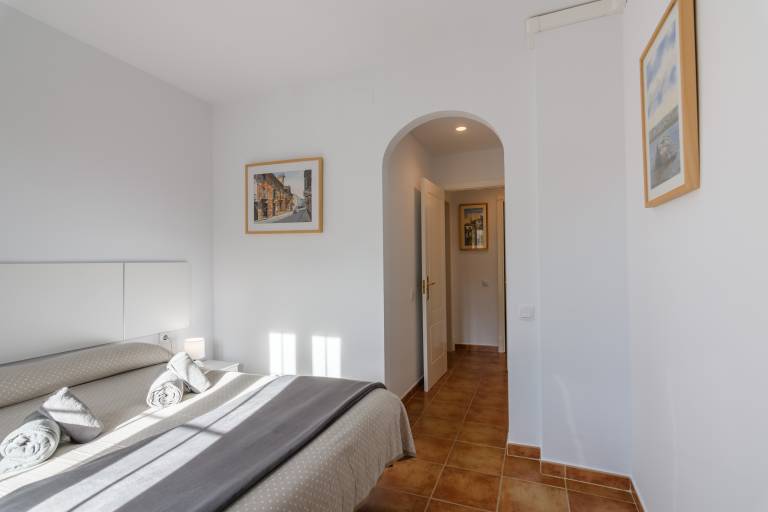 Fully equipped rental apartment with terrace, pool & yard | Beach nearby | Pet-friendly — photo 4