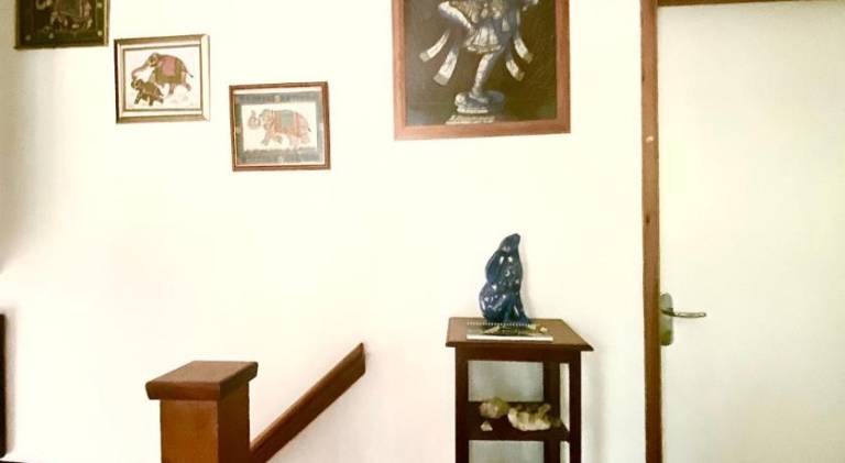 Quiet New Forest attic room den — photo 5