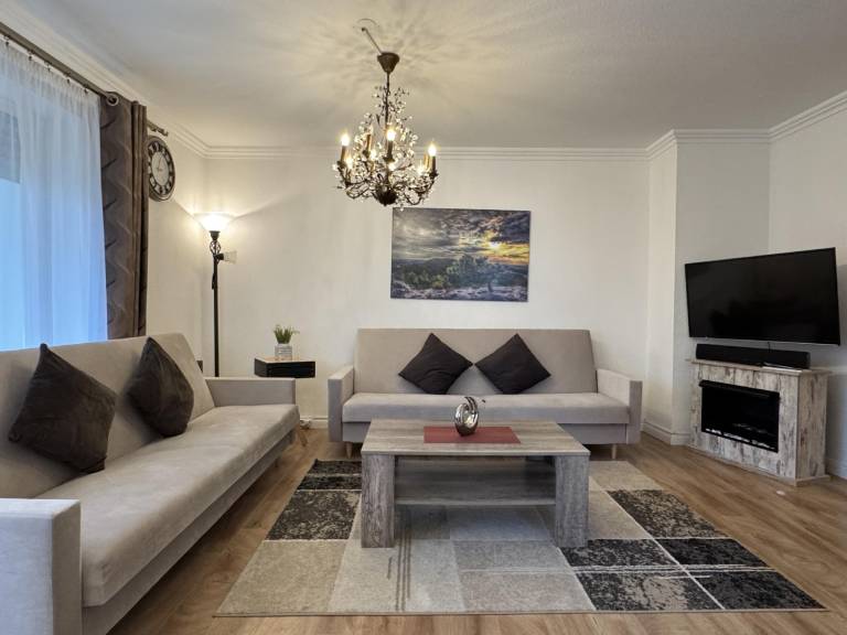 Apartment with yard & terrace — photo 2
