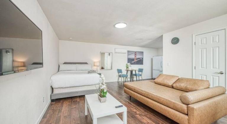 Holiday apartment with 1 room for 2 persons in Fresno, CA
