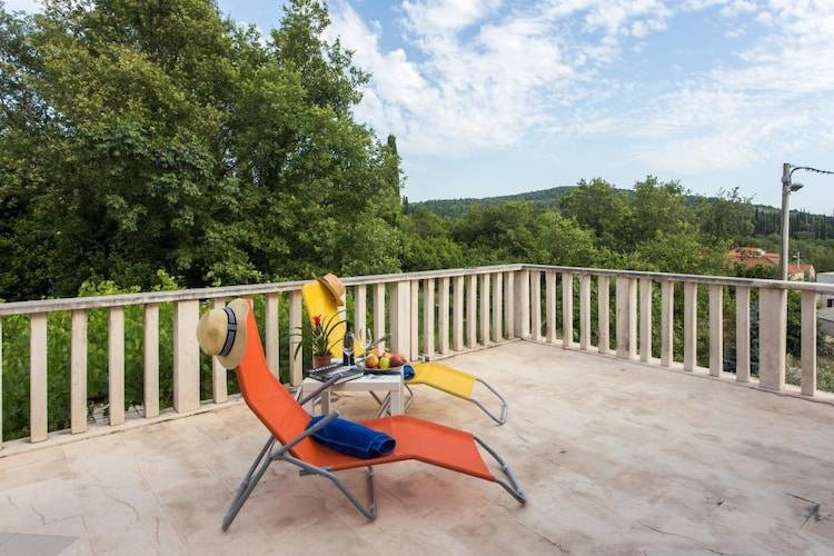 Holiday apartment with patio — photo 2