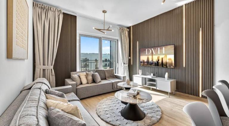 Rental apartment with patio & pool in Abu Dhabi
