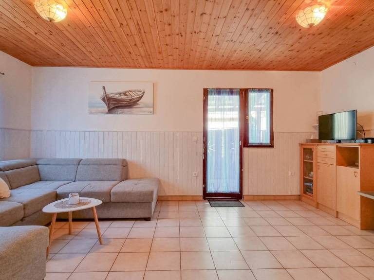 House with patio & grill — photo 4