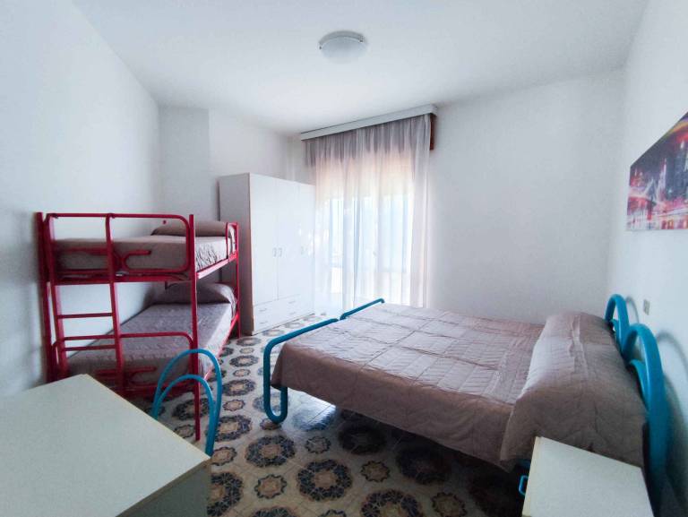 Holiday apartment with yard — photo 3