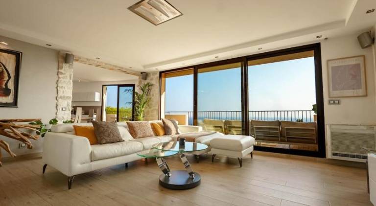 Appartment - Panoramic Sea View - Swimming Pool in Villefranche-sur-Mer