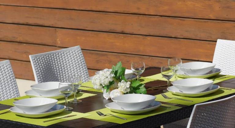 Vacation home with BBQ, garden & patio — photo 5