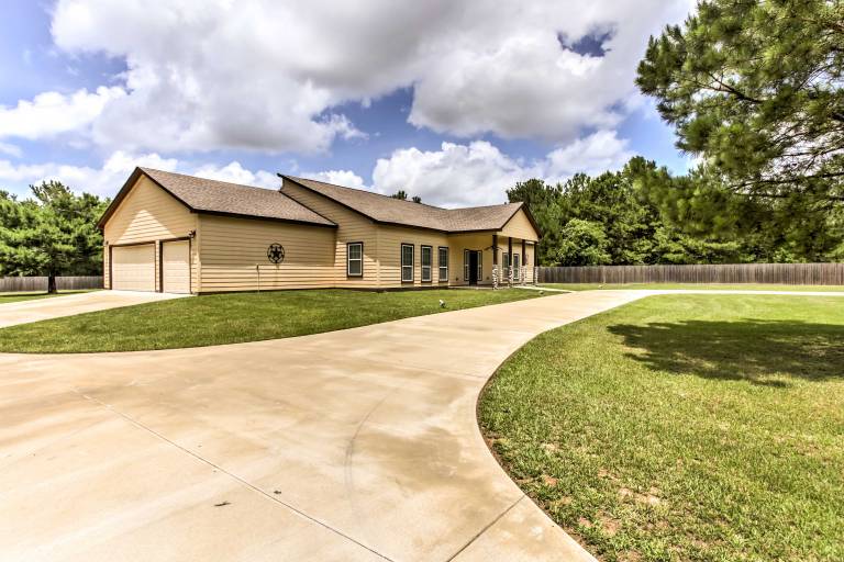 Texas Vacation Rental w Fireplace Near Lakes