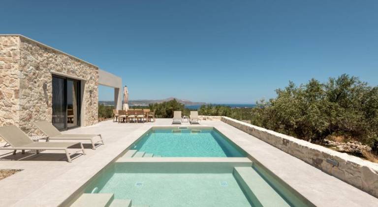 Villa with patio, yard & private pool | Suitable for remote work — photo 4