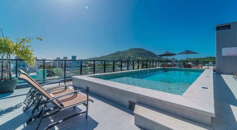 Holiday apartment with pool in Bombinhas