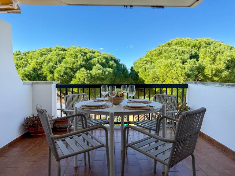 Beautiful apartment with patio, garden & pool | Pet-friendly — photo 2