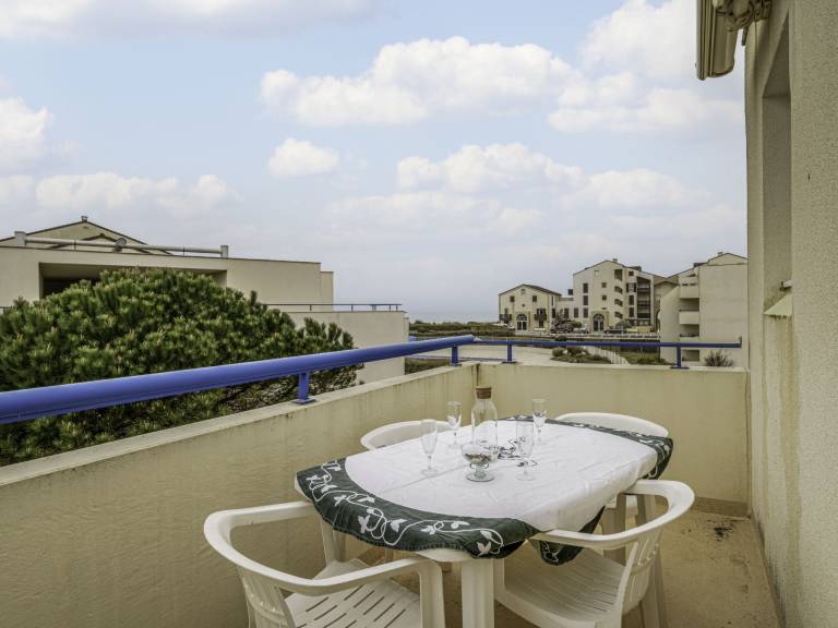 Holiday apartment with patio & pool | Sea view — photo 5