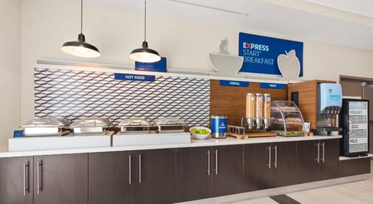 Holiday Inn Express & Suites Willows by IHG — photo 4