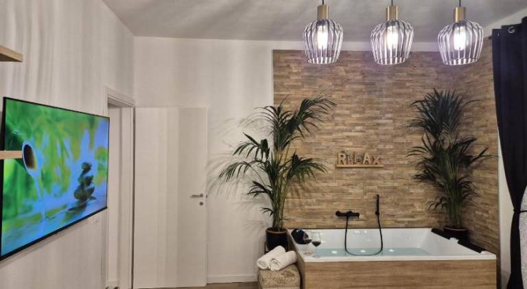 Rental apartment with jacuzzi — photo 3