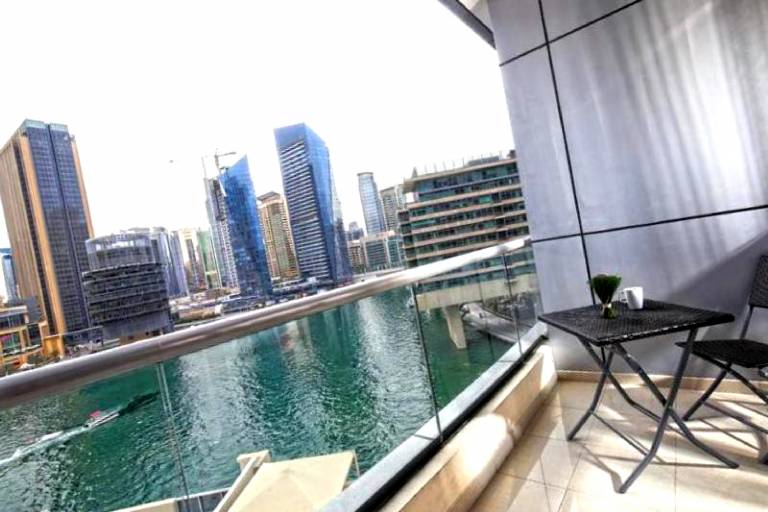 Br Blick auf die Dubai Marina