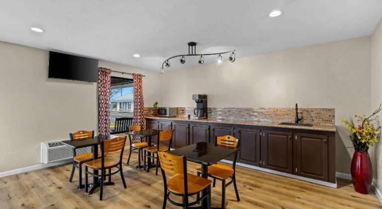 Rodeway Inn & Suites Brookhaven — photo 4