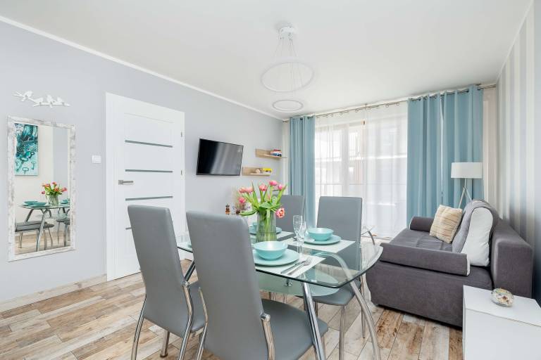 Pla owa 6A Ko obrzeg Seaside Apartment Swimming Pool Sauna Parking Balcony Close to the Beach in Kolobrzeg