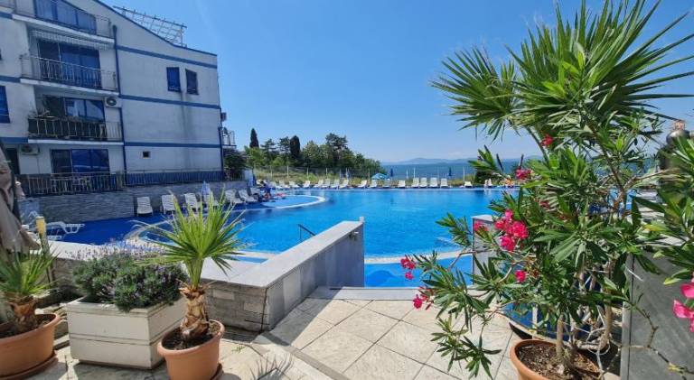 Serviced apartment with pool, garden & patio in Burgas