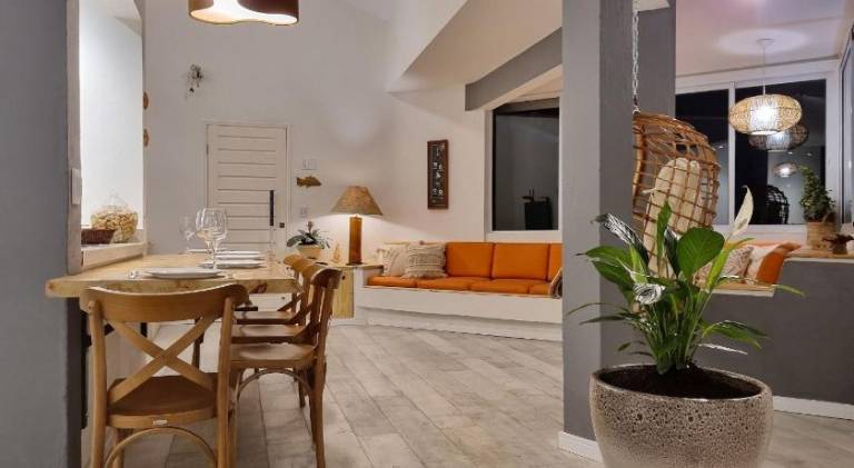 Vacation home with barbeque, jacuzzi & patio — photo 2