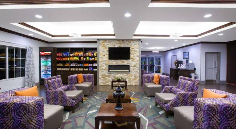 La Quinta Inn & Suites by Wyndham Tupelo — photo 2