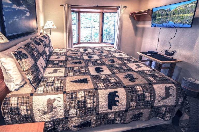 Family-oriented cabin with private pool & patio | Pets are welcome — photo 3