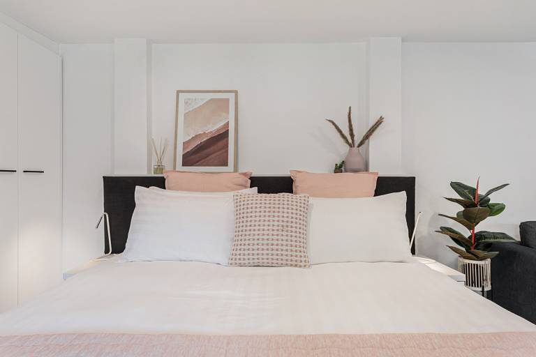 Comfy Studio near Racecourse