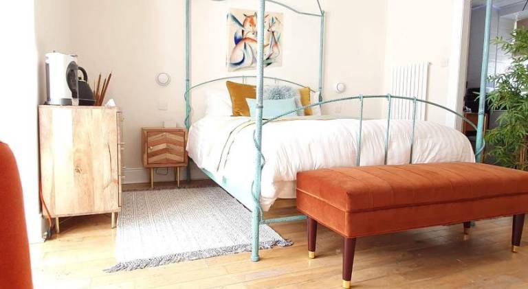 The Orange Fox Lux Room and Hot Tub at The Grumpy Schnauzer Guest House