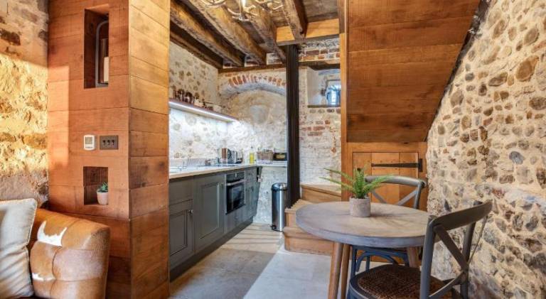 Lodge with patio | Pet-friendly — photo 3