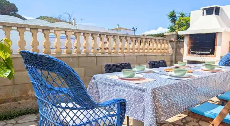Vacation home with pool & patio — photo 4