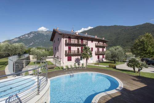 Serviced apartment with pool & garden in Arco