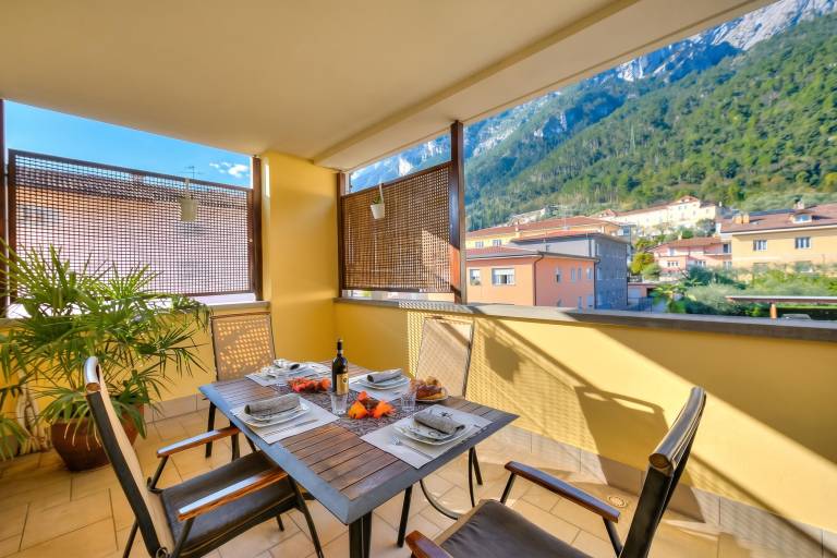 Holiday apartment with terrace in Tenno