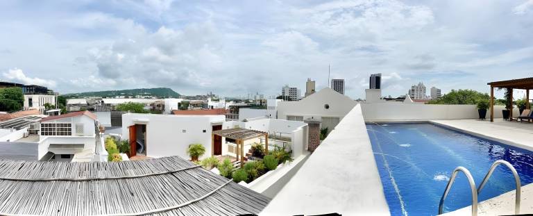 Holiday apartment with terrace, yard & pool | Next to Puerta del Reloj | Good for workation — photo 3