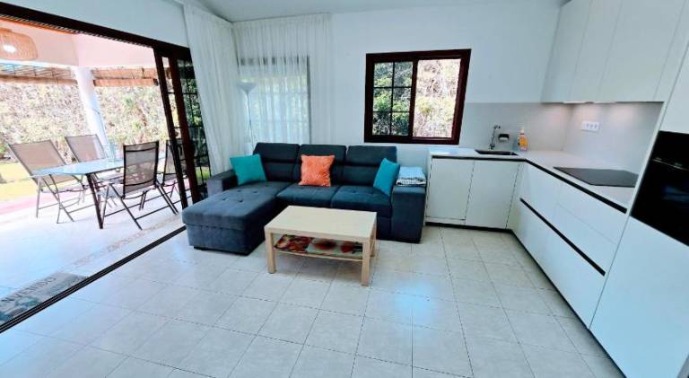 Rental apartment with yard, terrace & private pool — photo 4