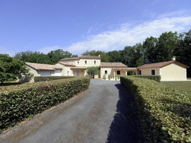 House with patio, yard & private pool | Nature view — photo 4