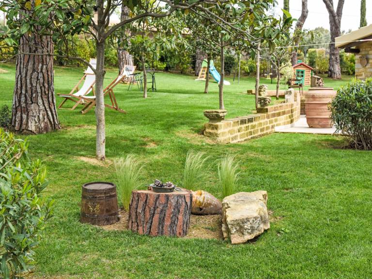 Fully equipped beautiful house with grill, yard & jacuzzi | Nature view | Pets allowed — photo 4